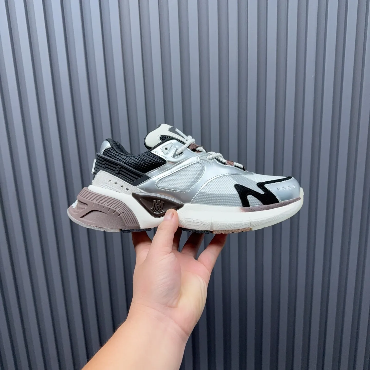 [AMIRI Amir] P: 760💰Size for couples: Female 35-40; Male 39-44; (Customized at 45.46) AMIRI Amir New Autumn and Winter Products New Autumn Latest Catwalk Couple Color Block Bread Casual Sports Shoes Series 〰 Casual fashion style full of details New generation of bone shoes popular classic upgrades Super comfortable and super popular! AUTRY is an exclusive version of AUTRY couple casual shoes from a high street brand in Los Angeles. Many celebrity Internet celebrities have the same style. Chinese new rapper Xiaobai Gali, Wang Yibo, Yang Mi and other Internet celebrity bloggers are competing for their feet. The three-dimensional molded metal logo on the side of the AJ1 shoe is on par with Nike's popular Fog. The heroic value instantly has a bit of punk rock flavor, all showing fashion sense and street style... ▪ Upper: original custom-made cowhide + original custom-made breathable mesh ▪Inner lining: original customized breathable mesh ▪Outsole: original molded two-color TPU rubber combination outsole.
